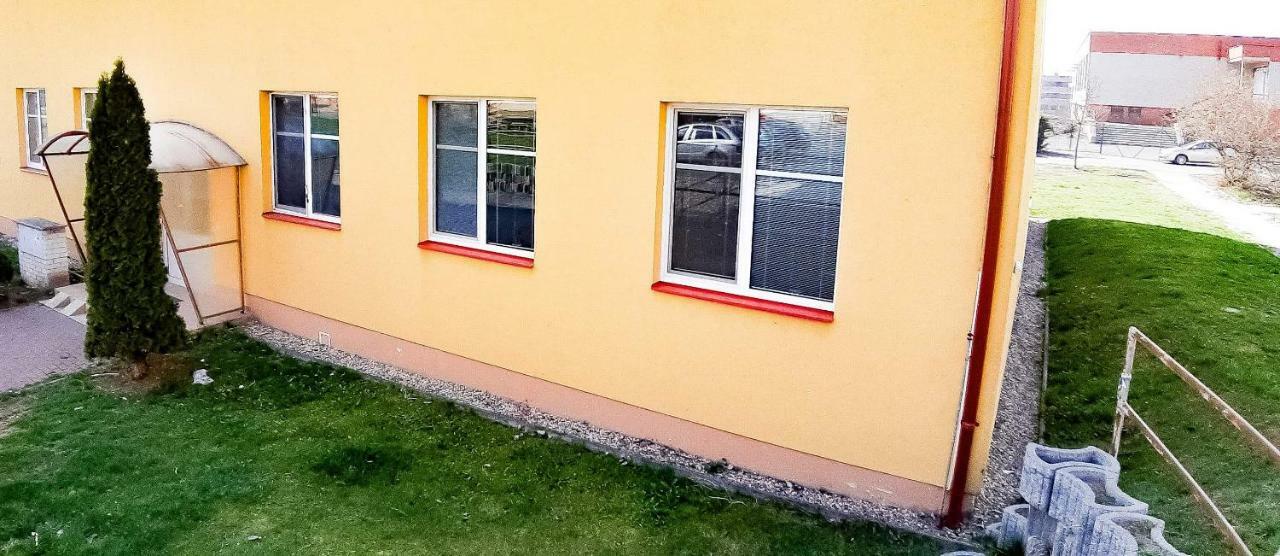 Apartman Topolova 912B Milovice  Eksteriør billede
